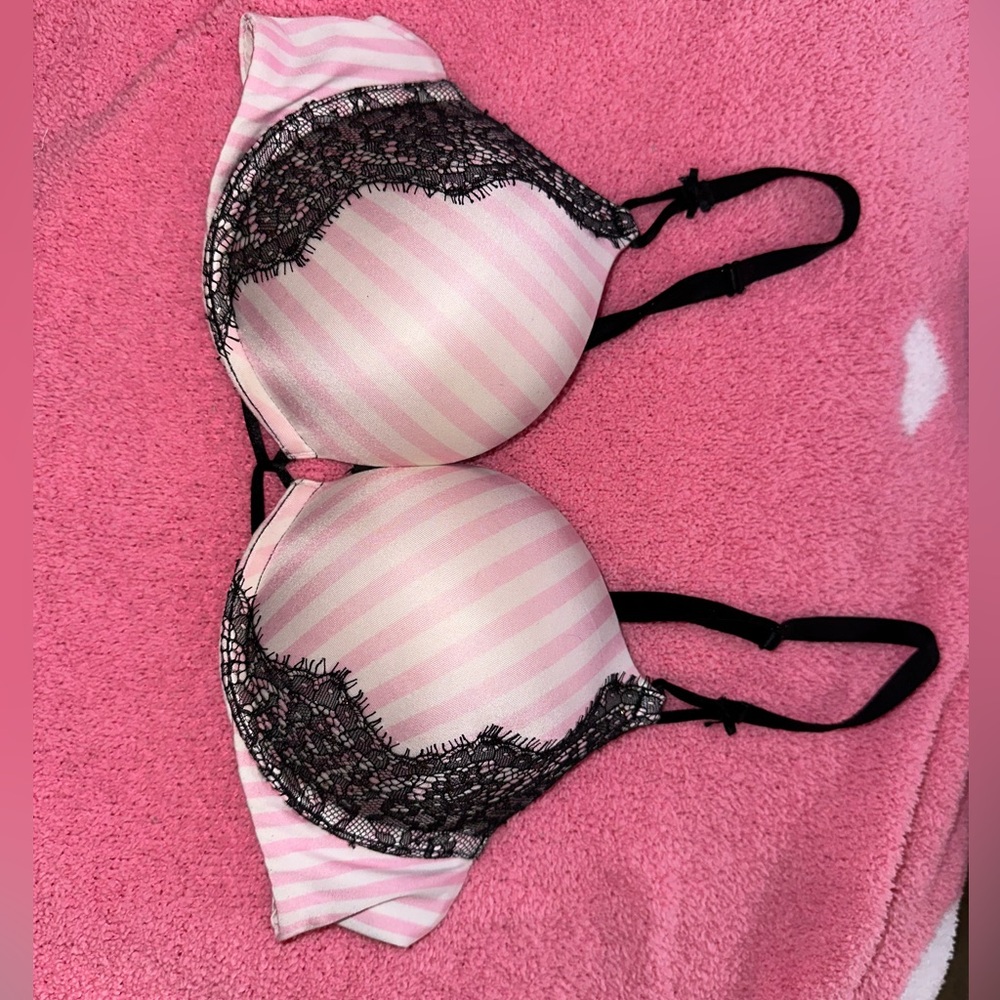 Victoria’s Secret Bombshell Plunge